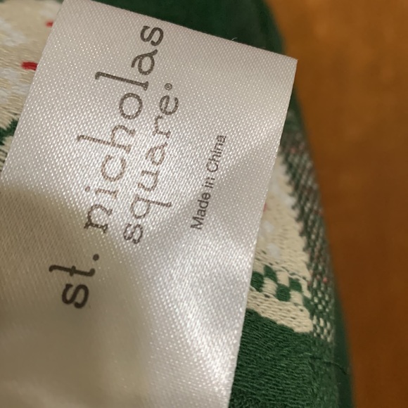 ST. NICHOLAS SQUARE- One Snowman/Poinsettia Hand towel & One Towel ☃️ - Picture 5 of 7